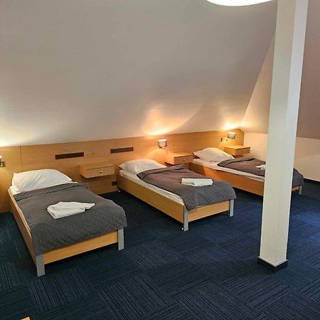 Hotel Agat Piotrków Trybunalski エクステリア 写真