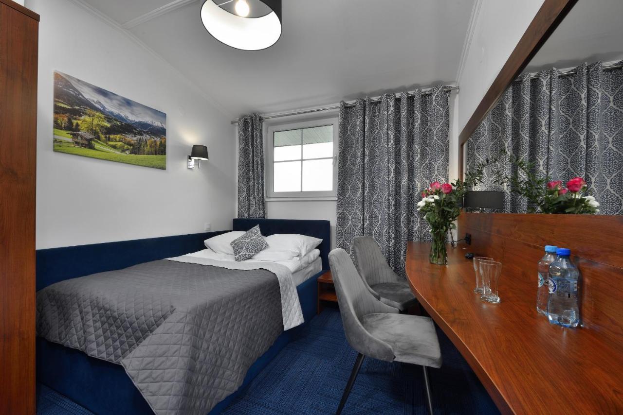 Hotel Agat Piotrków Trybunalski エクステリア 写真