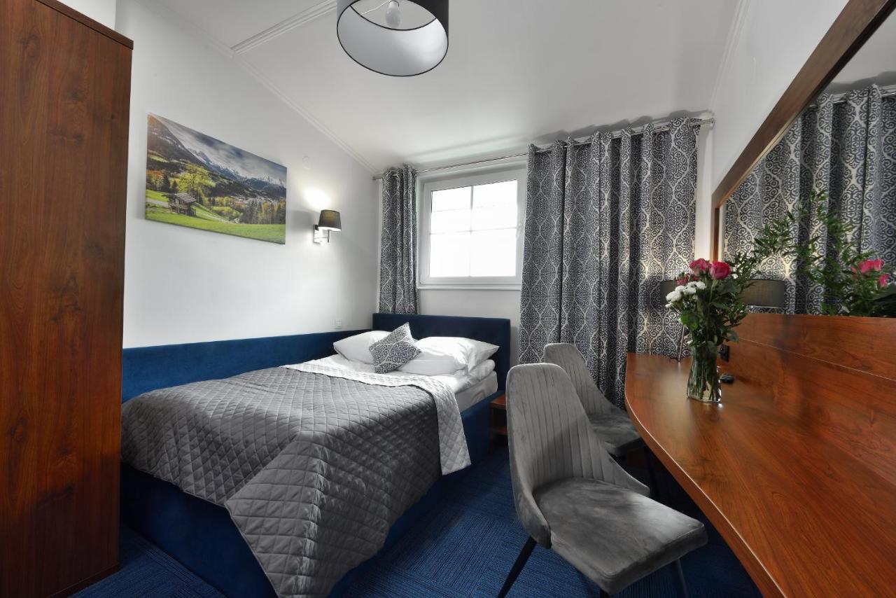 Hotel Agat Piotrków Trybunalski エクステリア 写真