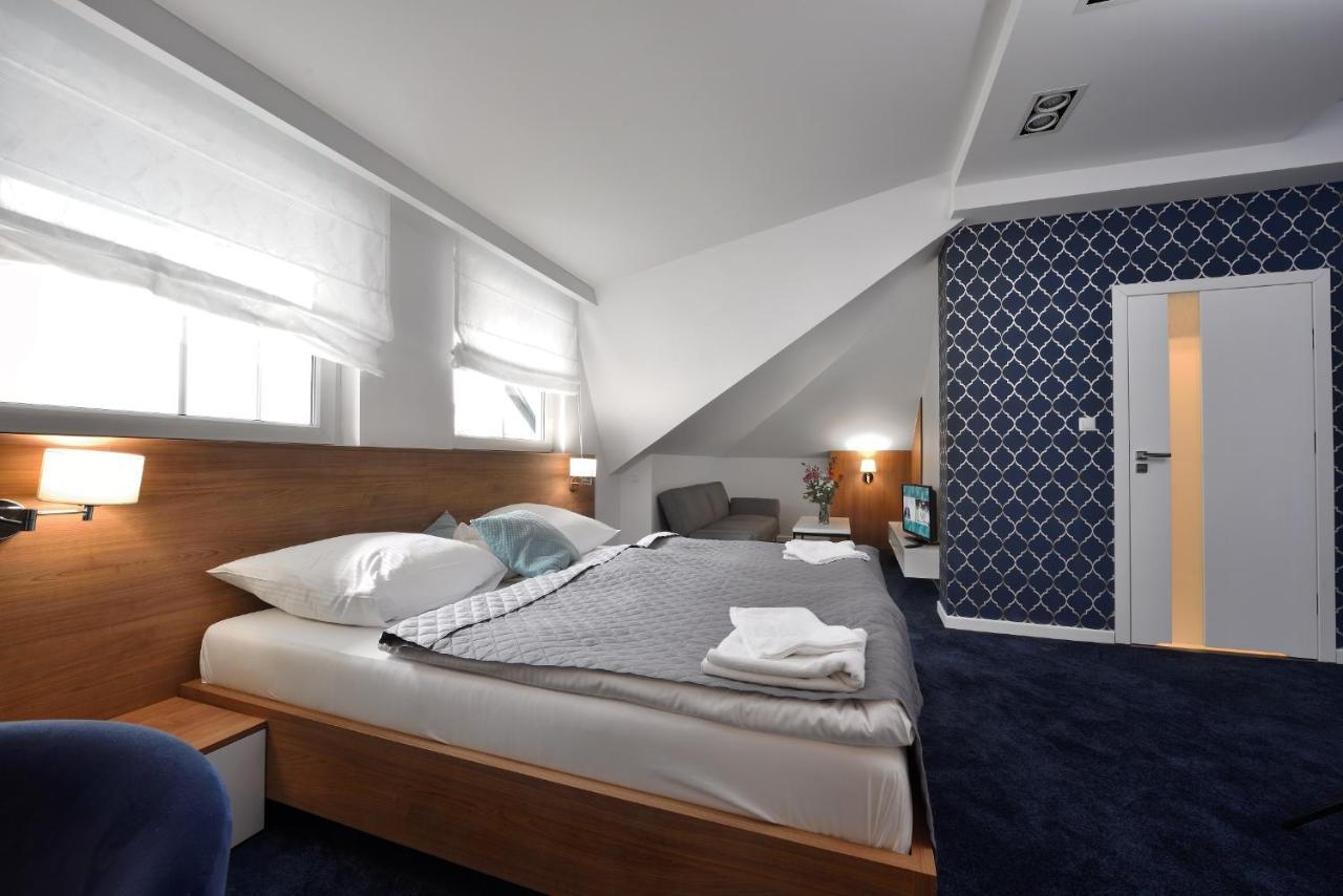 Hotel Agat Piotrków Trybunalski エクステリア 写真