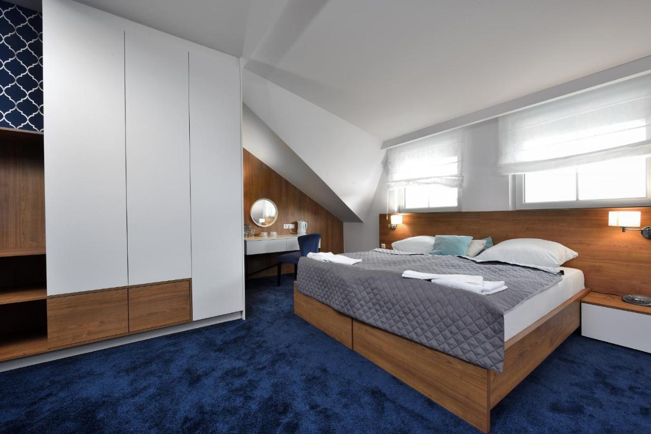 Hotel Agat Piotrków Trybunalski エクステリア 写真