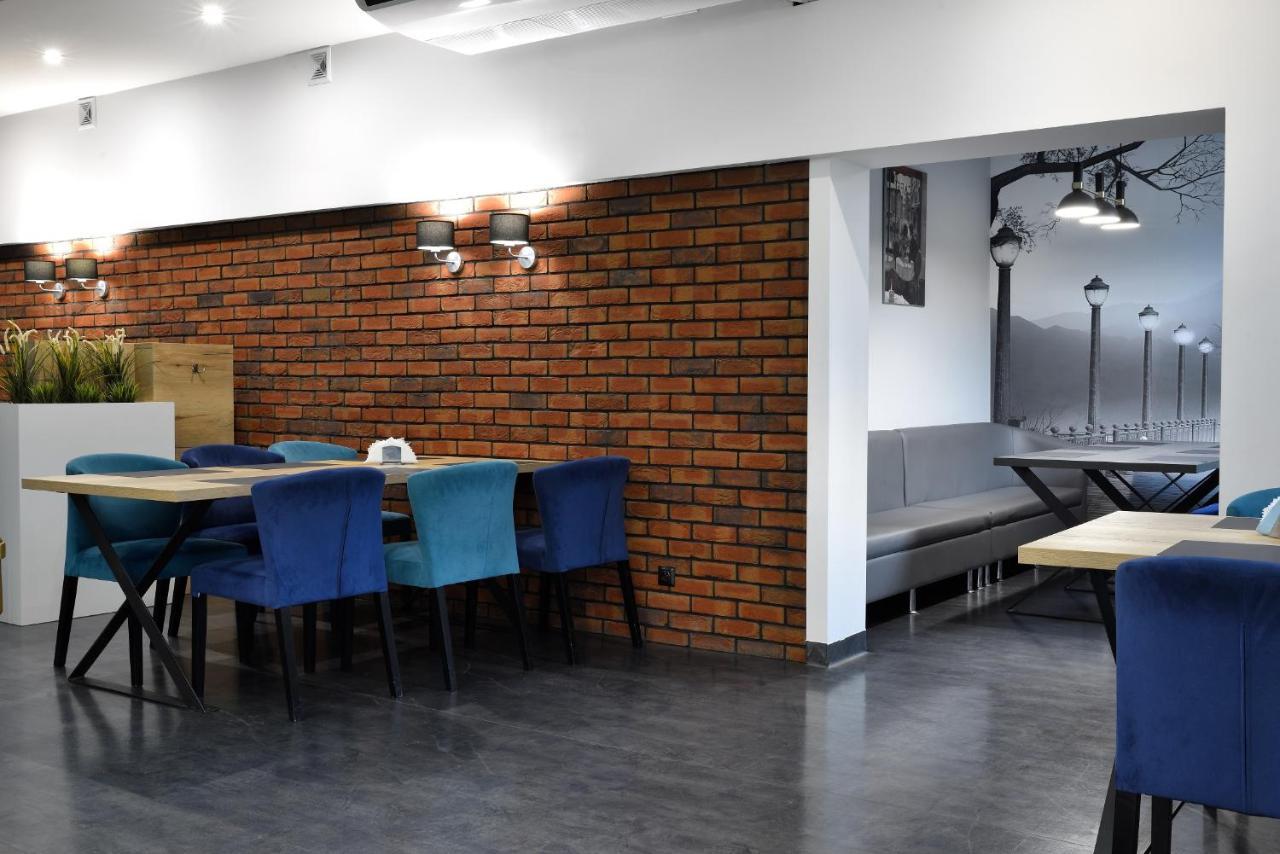 Hotel Agat Piotrków Trybunalski エクステリア 写真