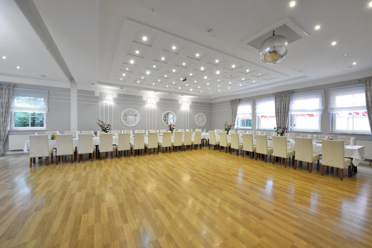 Hotel Agat Piotrków Trybunalski エクステリア 写真