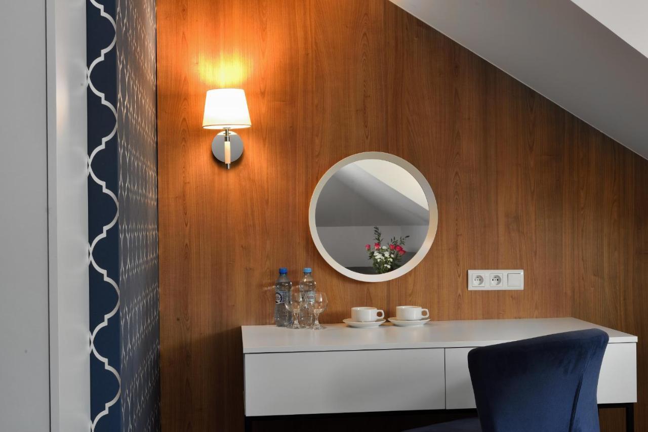 Hotel Agat Piotrków Trybunalski エクステリア 写真