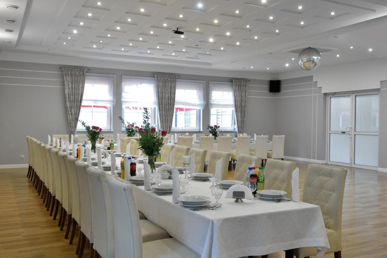 Hotel Agat Piotrków Trybunalski エクステリア 写真