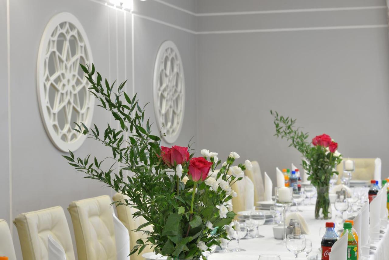 Hotel Agat Piotrków Trybunalski エクステリア 写真