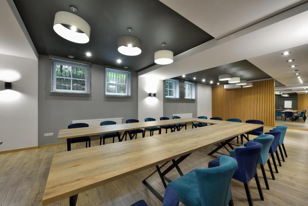 Hotel Agat Piotrków Trybunalski エクステリア 写真