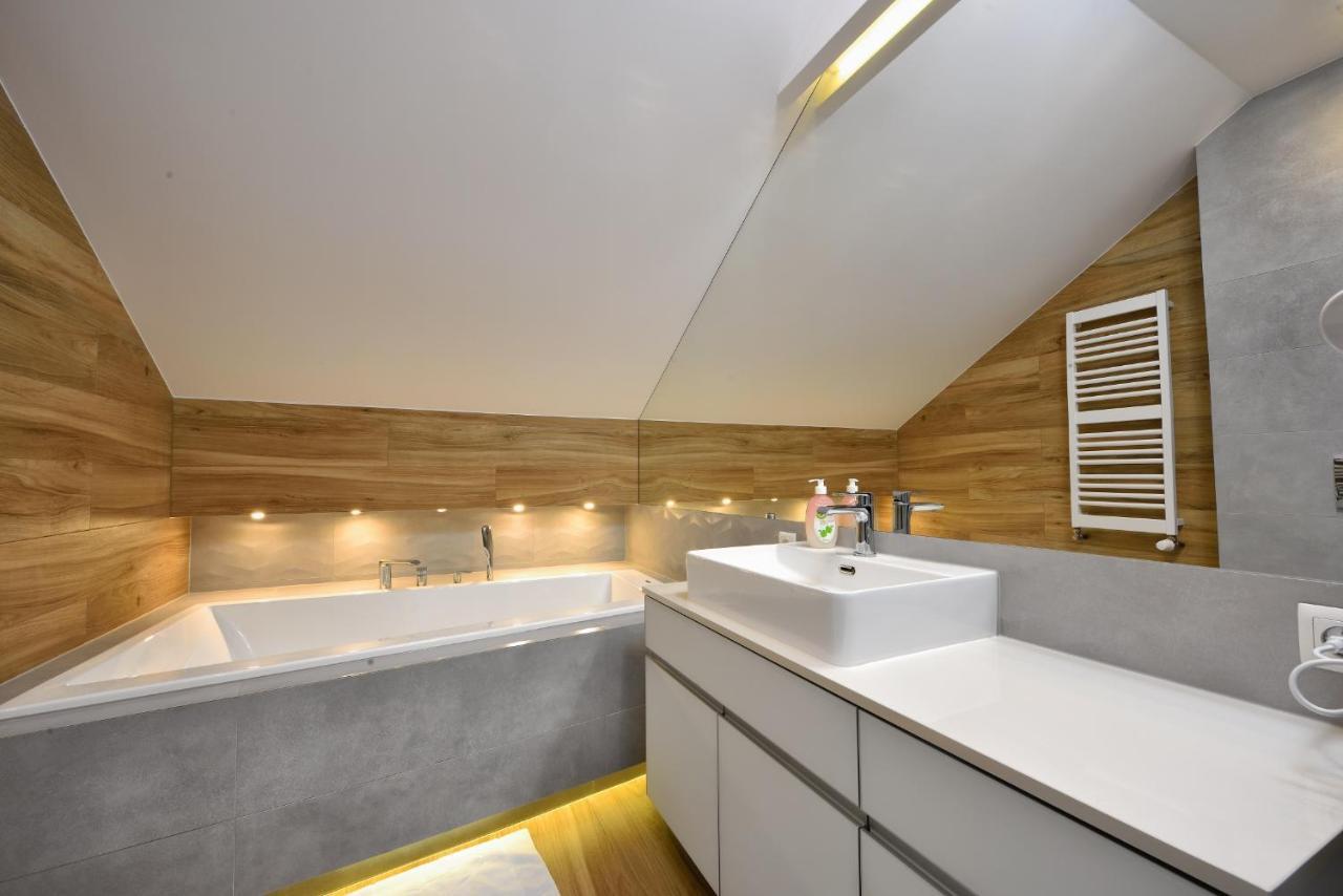 Hotel Agat Piotrków Trybunalski エクステリア 写真