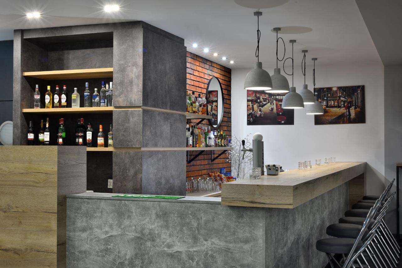 Hotel Agat Piotrków Trybunalski エクステリア 写真