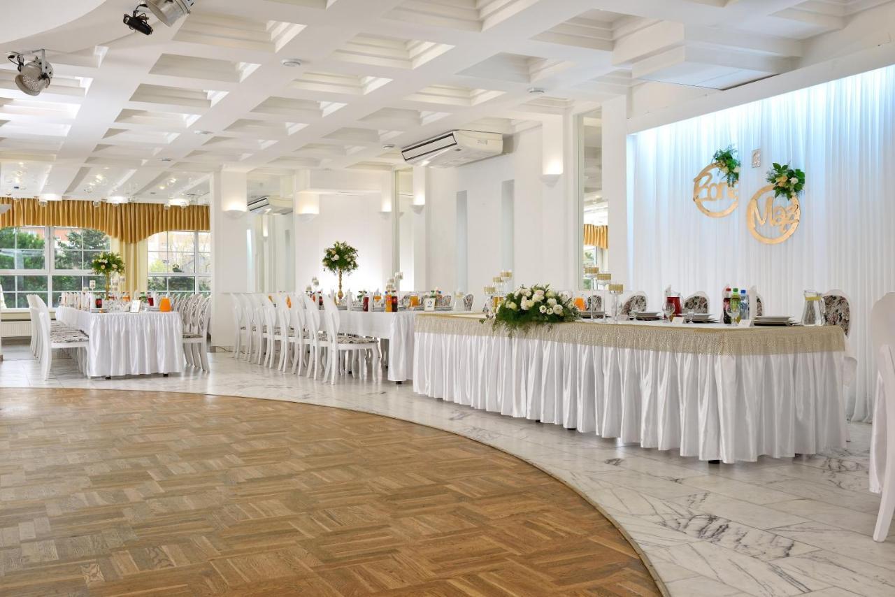 Hotel Agat Piotrków Trybunalski エクステリア 写真
