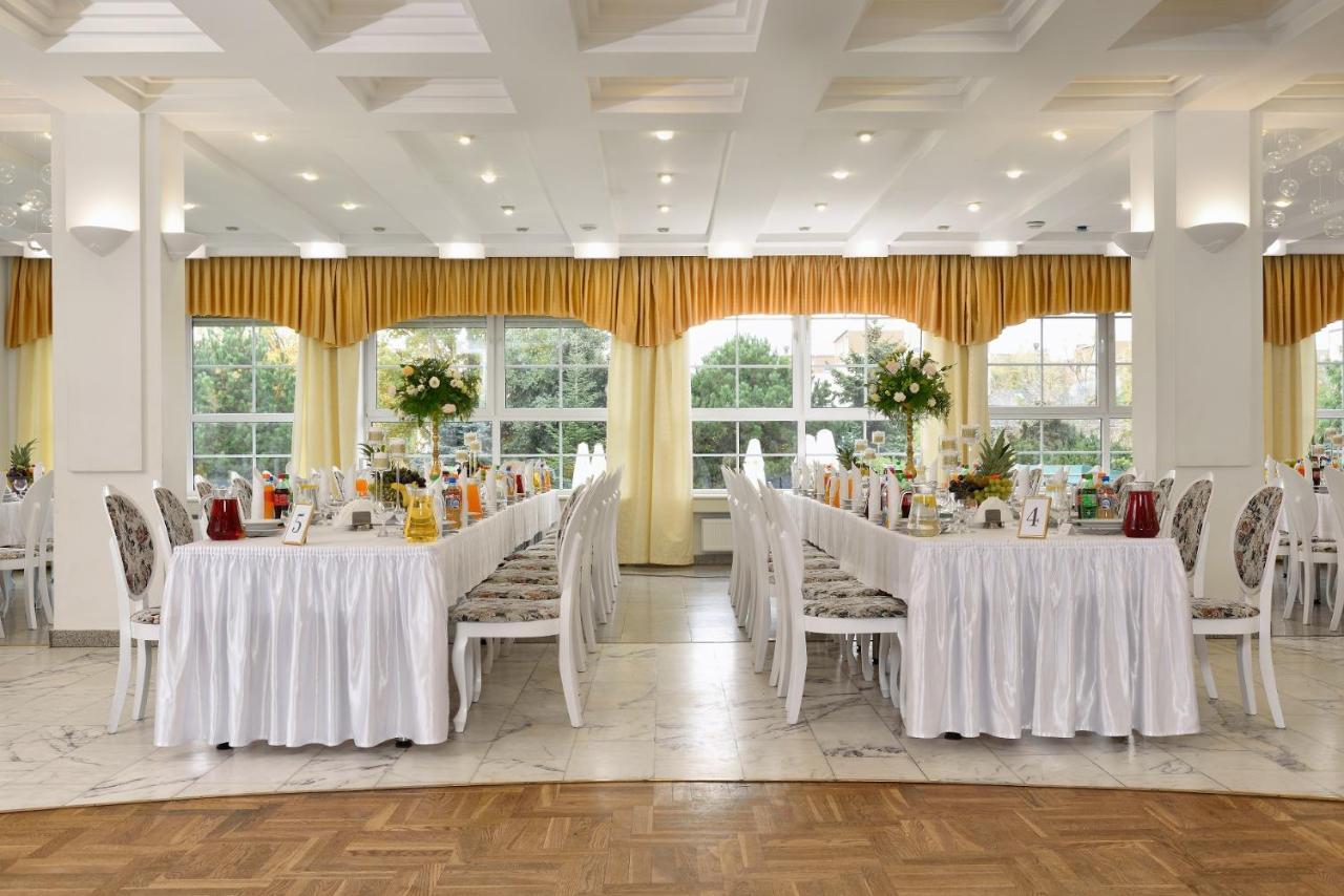 Hotel Agat Piotrków Trybunalski エクステリア 写真