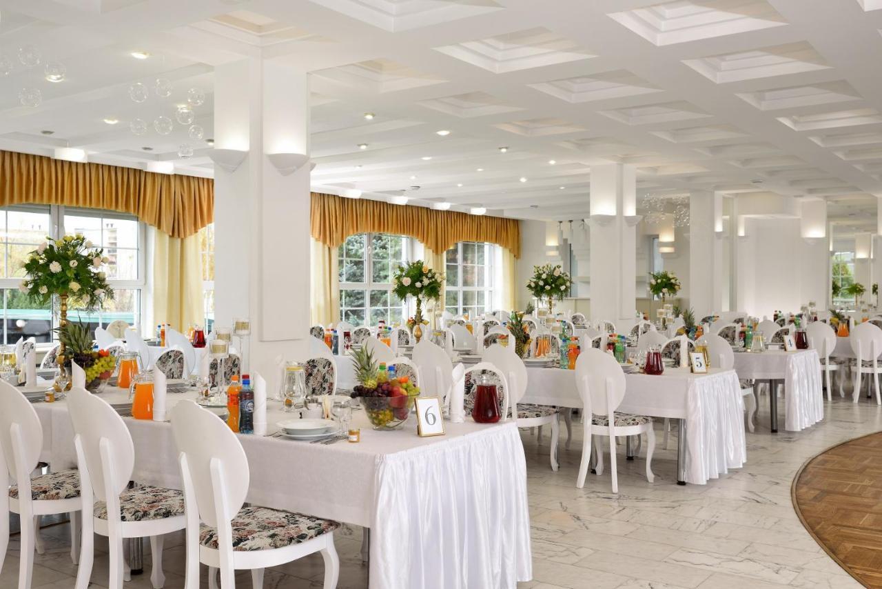 Hotel Agat Piotrków Trybunalski エクステリア 写真