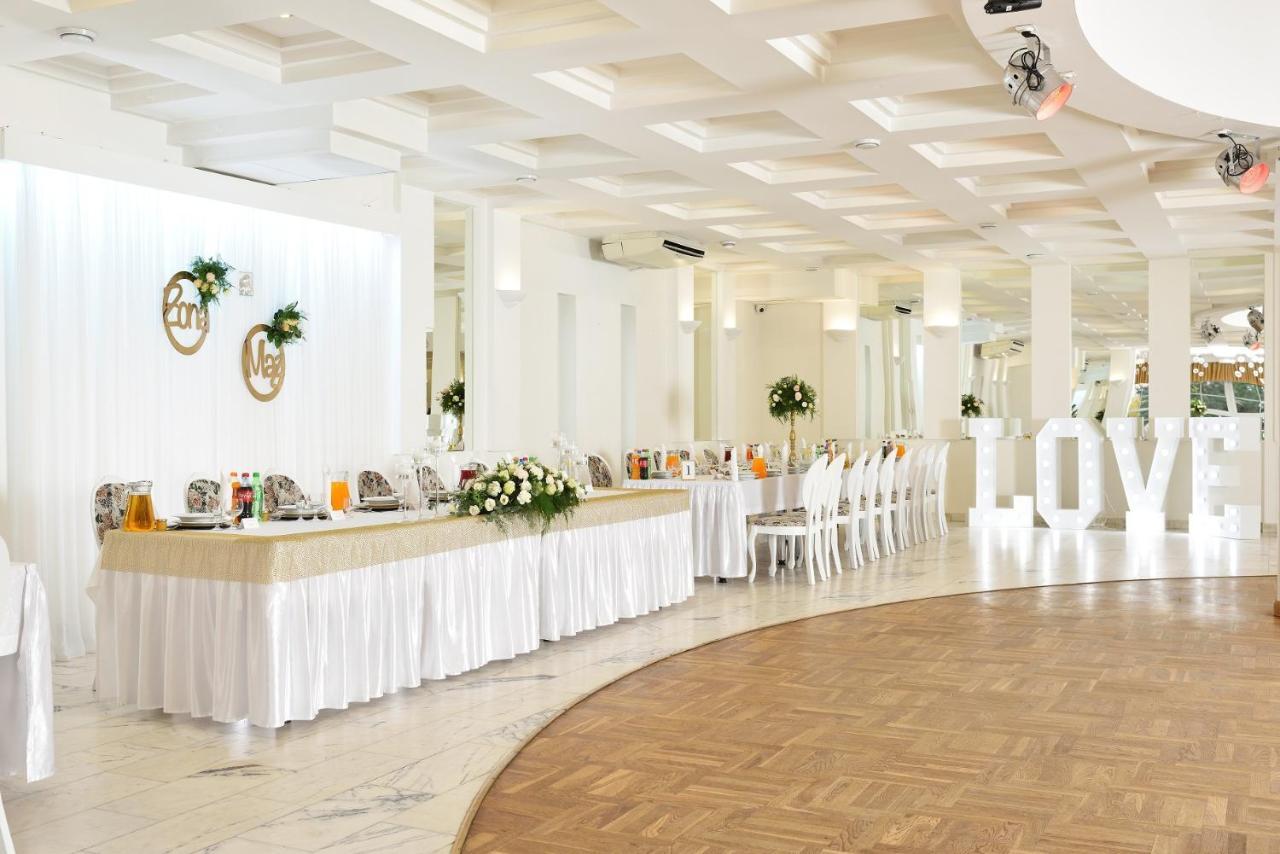 Hotel Agat Piotrków Trybunalski エクステリア 写真