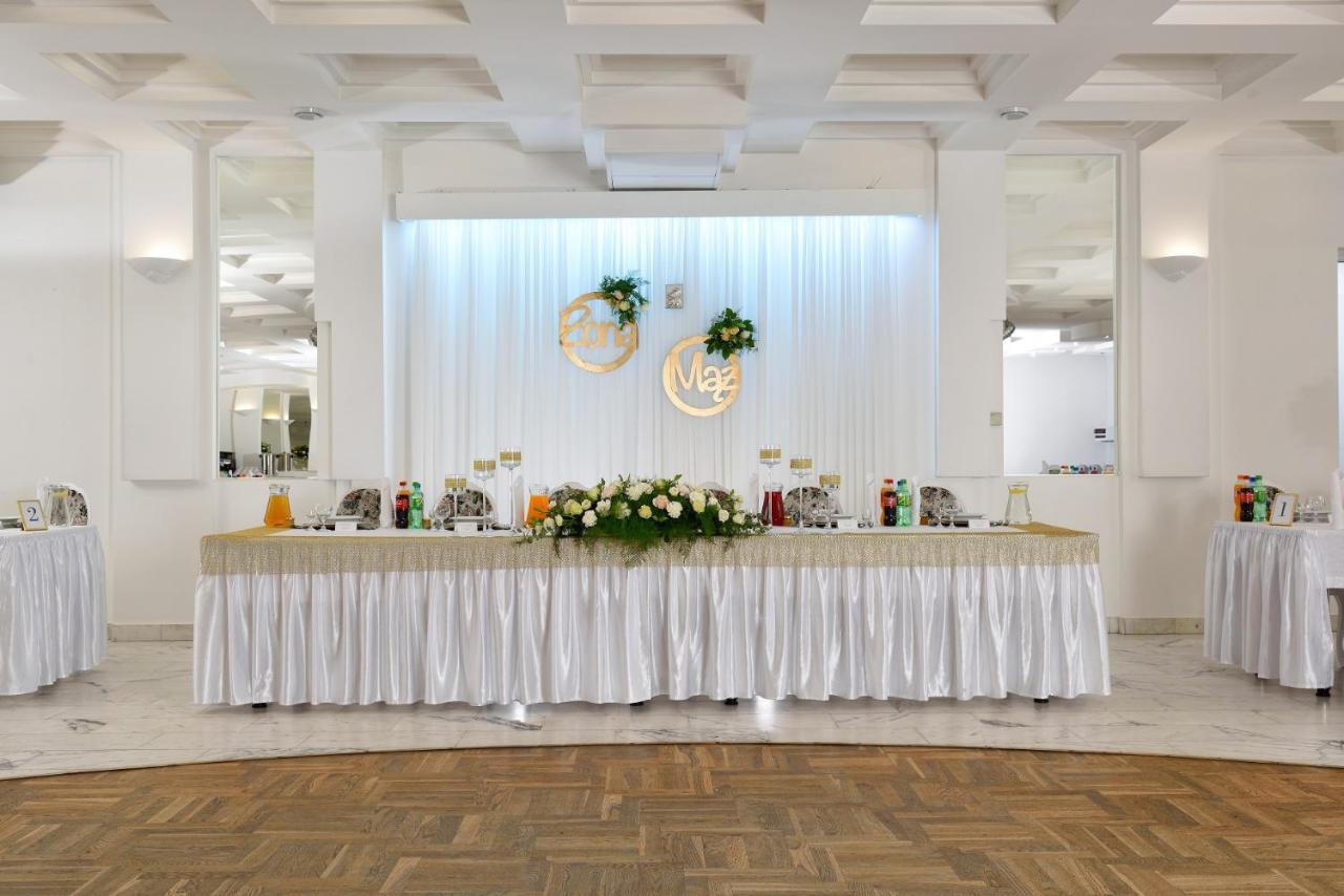 Hotel Agat Piotrków Trybunalski エクステリア 写真