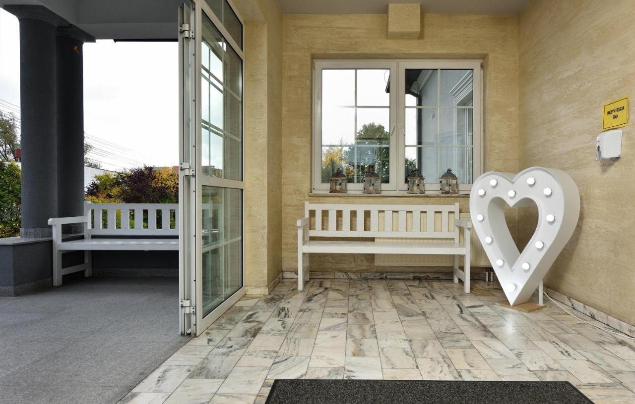Hotel Agat Piotrków Trybunalski エクステリア 写真