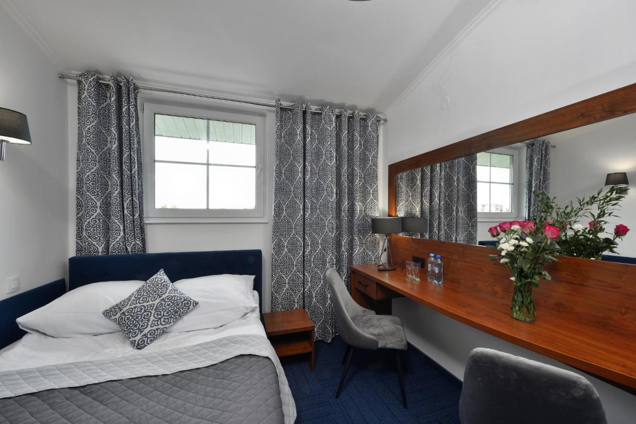 Hotel Agat Piotrków Trybunalski エクステリア 写真