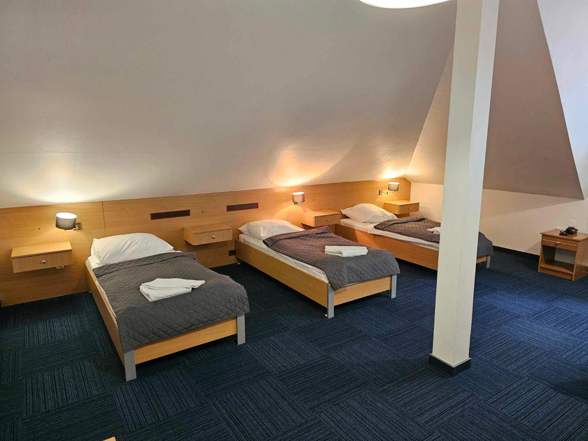 Hotel Agat Piotrków Trybunalski エクステリア 写真