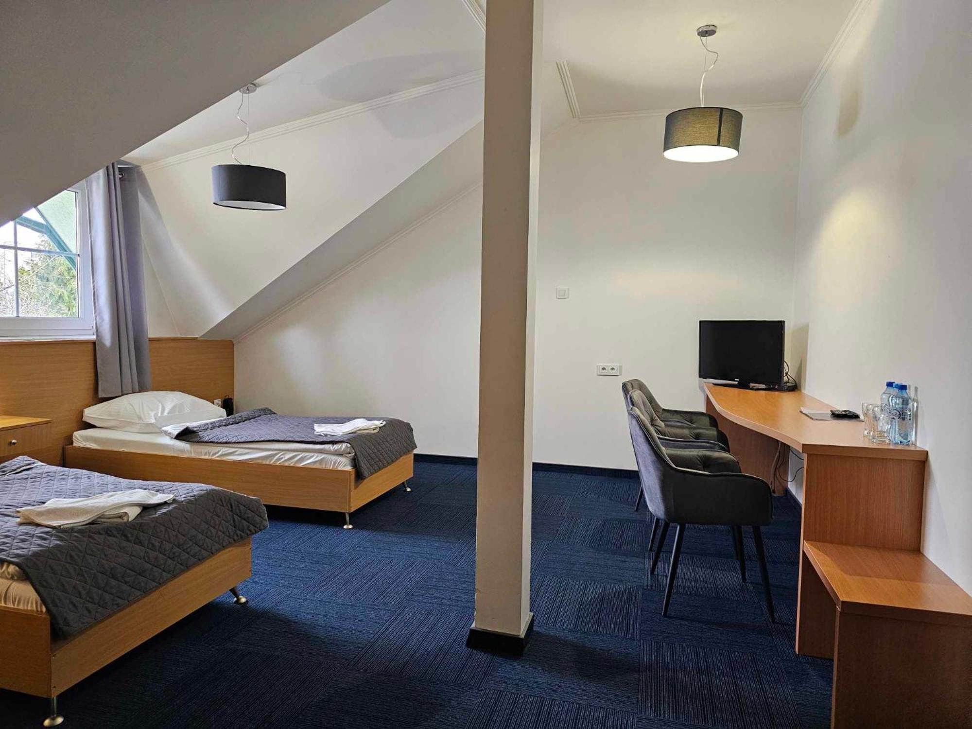 Hotel Agat Piotrków Trybunalski エクステリア 写真