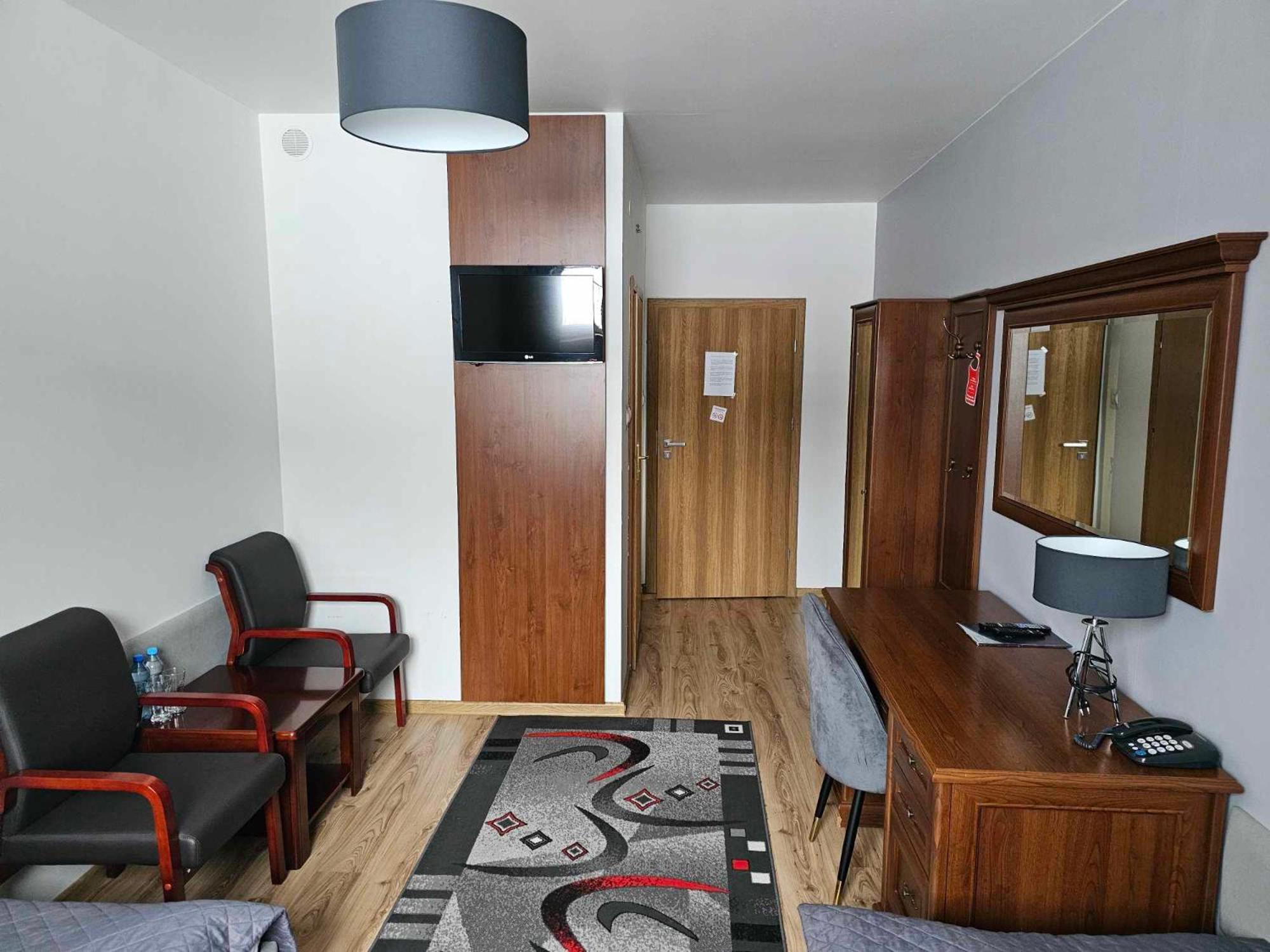 Hotel Agat Piotrków Trybunalski エクステリア 写真