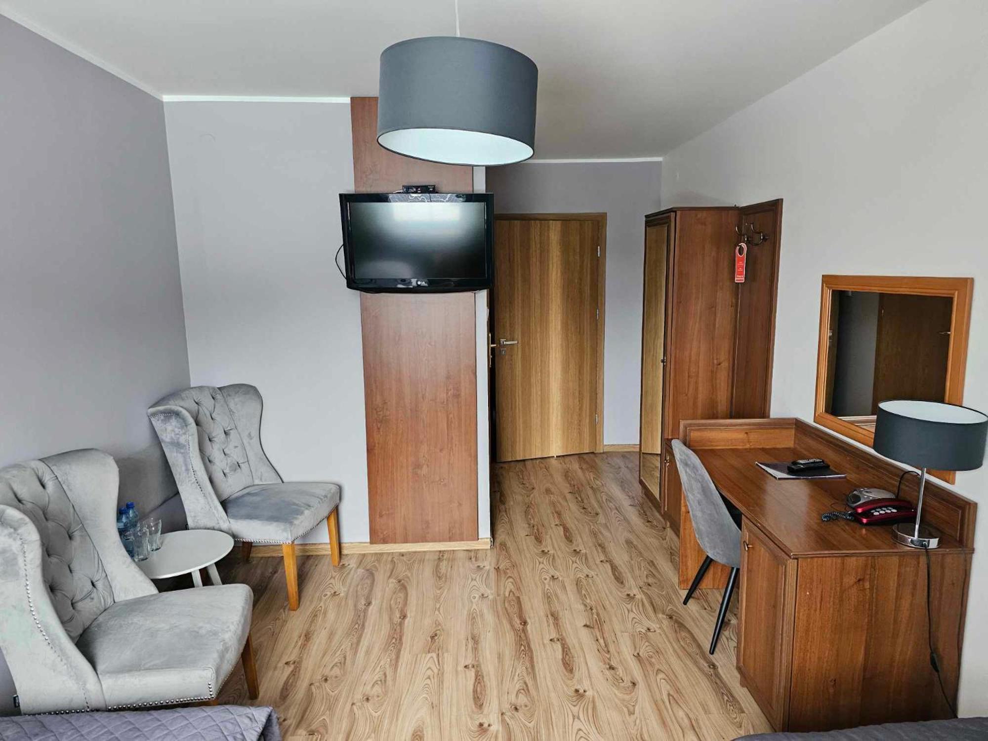 Hotel Agat Piotrków Trybunalski エクステリア 写真